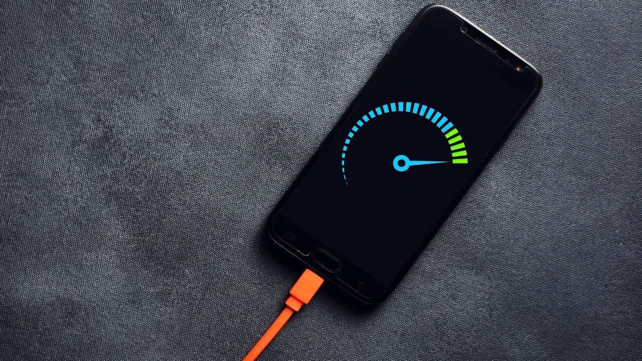 WhyYourPhoneChargesFastButDrainsQuickly