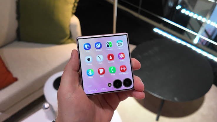 Samsung's New Flip Phone Could Be Its Last. Here's Everything About the Galaxy Z Flip 8 2 images 92